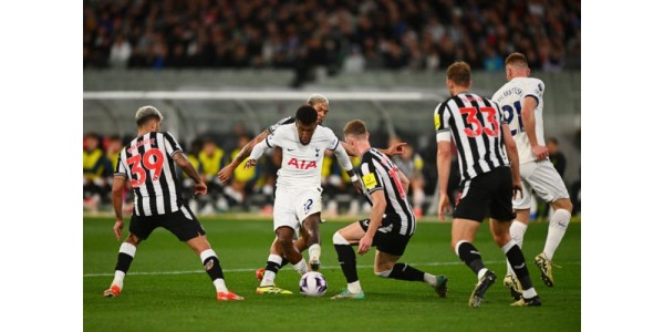 AC Milan planeia assinar o terceiro contrato este verão AC Milan planeia assinar o terceiro contrato este verão